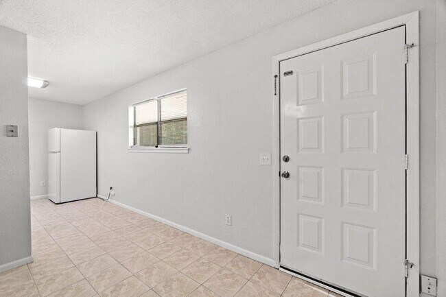 Foto del edificio - 248 Four Mile Rd