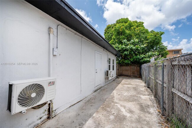 Foto del edificio - 9050 NW 31st Ave