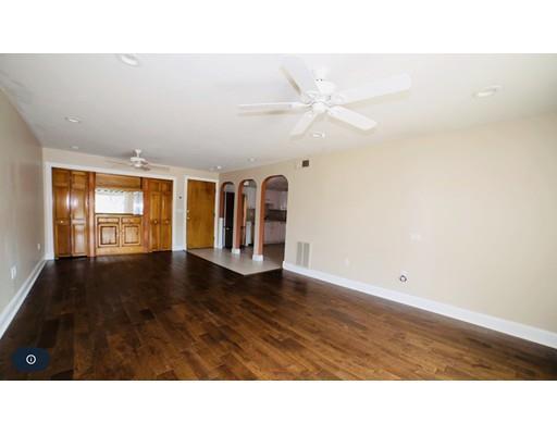 Primary Photo - 4 Shadowbrook Ln