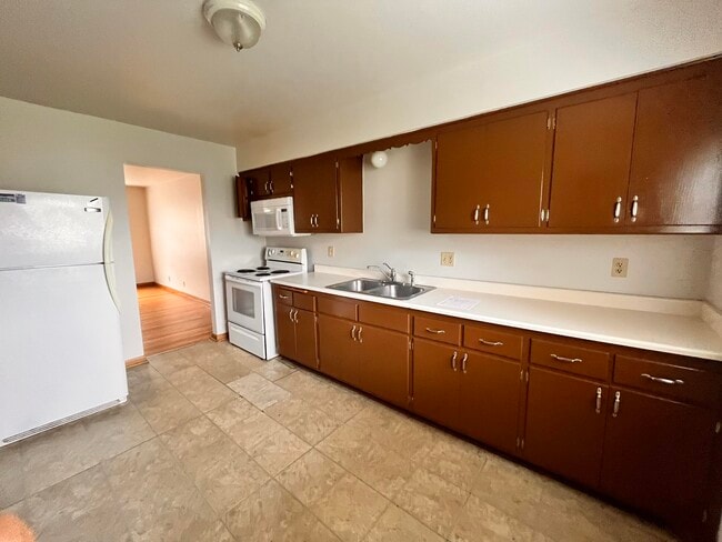 Building Photo - 3465 S 83rd St