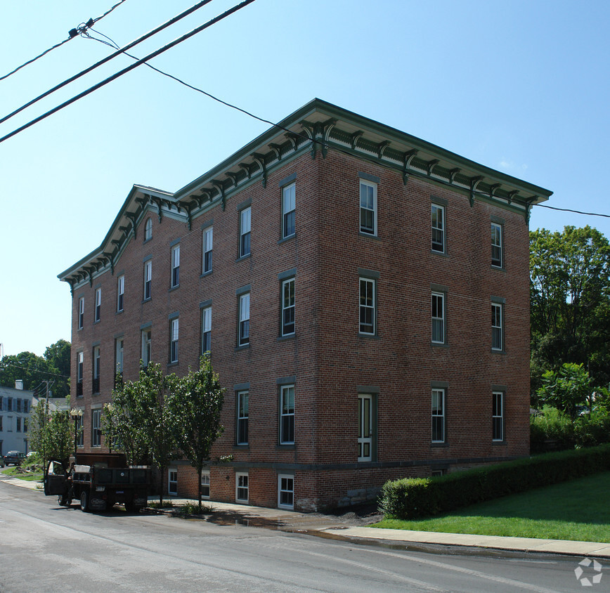 Primary Photo - 10 Mansion St