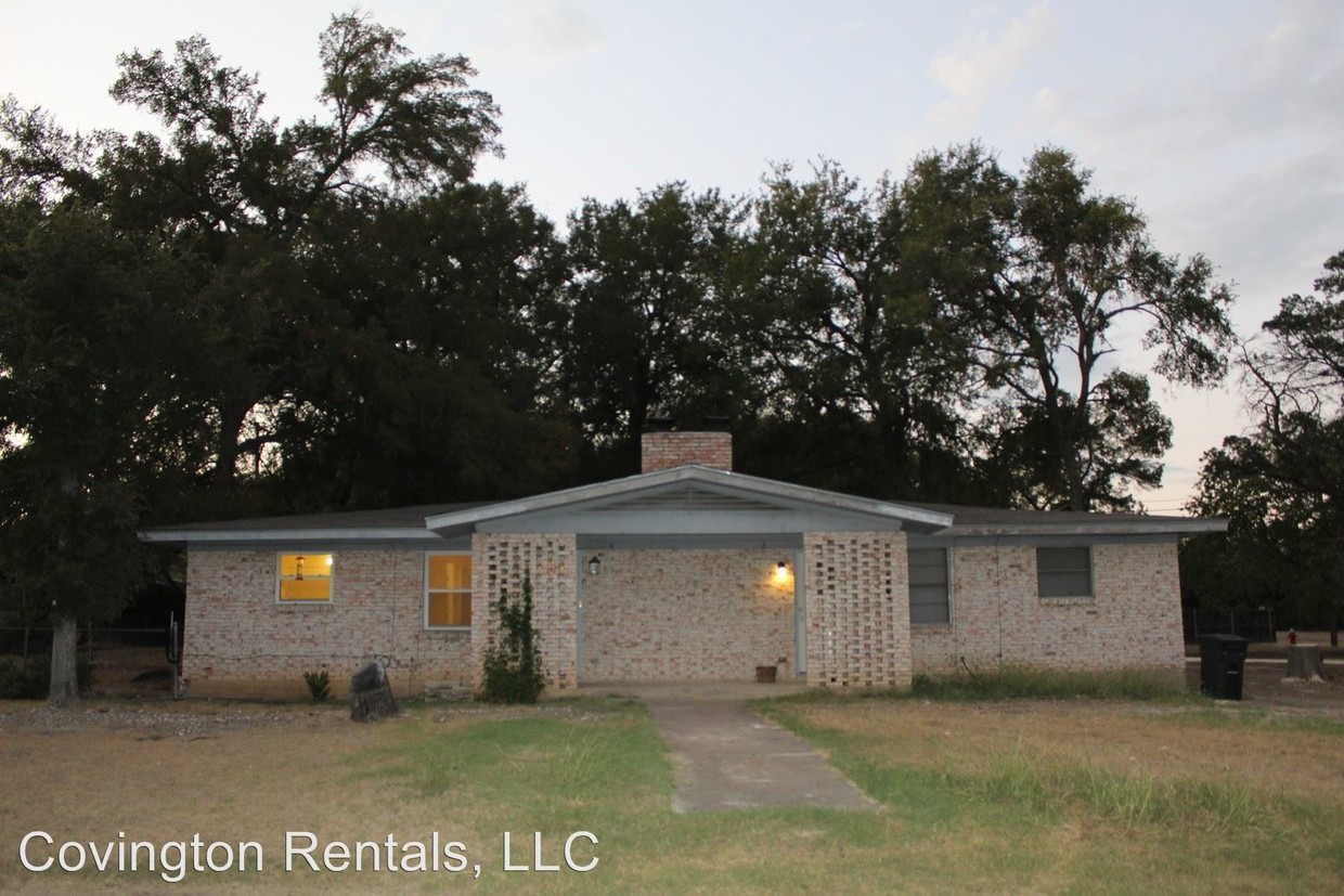 Primary Photo - 3 br, 2 bath House - 2 Oakmont Circle