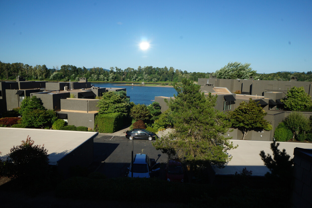 Primary Photo - Fabulous SW Portland Waterfront 2 bedroom ...