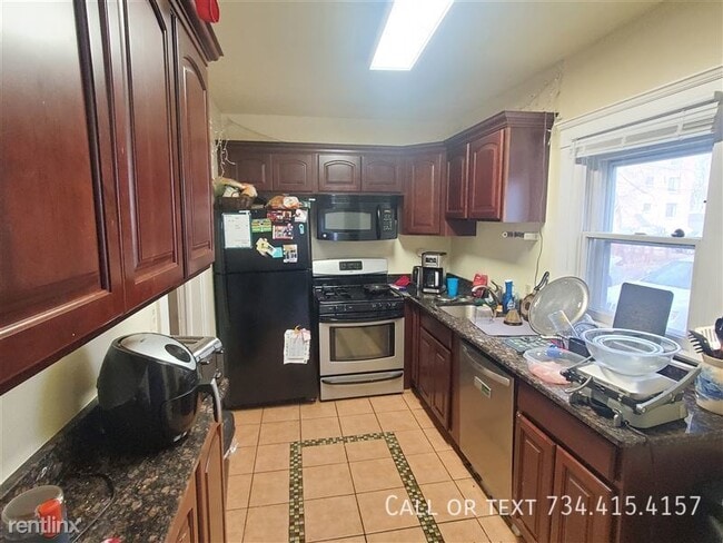 Photo - 936 Mary St House