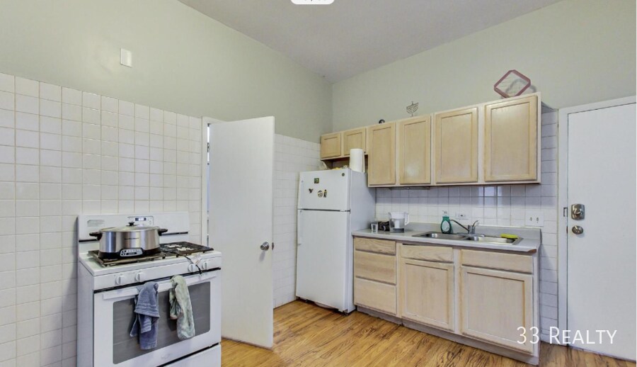 2028 W Armitage Ave Unit 2R, Chicago, IL 60647 Condo for Rent in