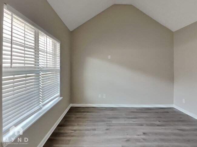 Foto del edificio - 3302 Summer Brooke Ln