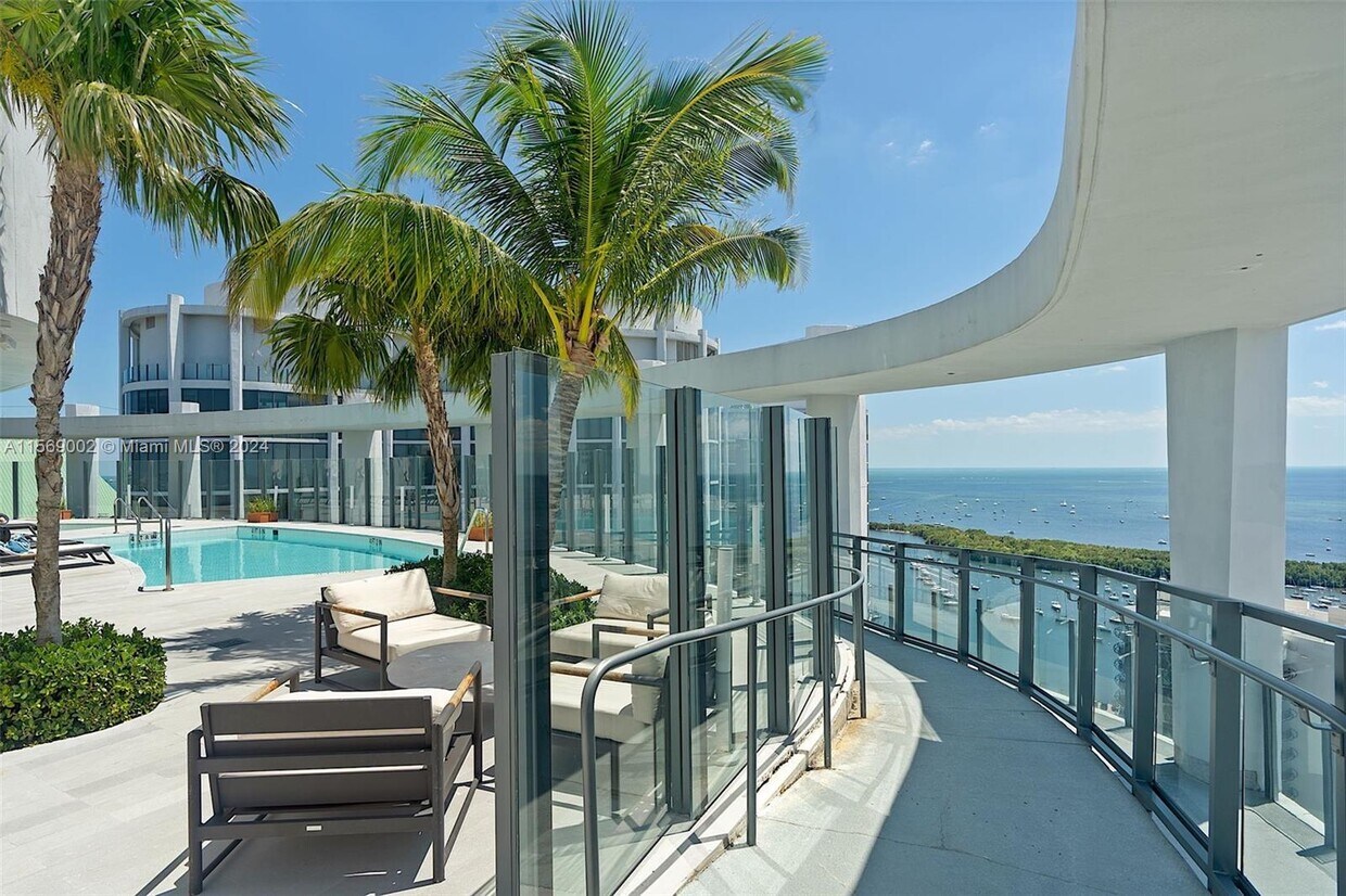 Primary Photo - 2831 S Bayshore Dr