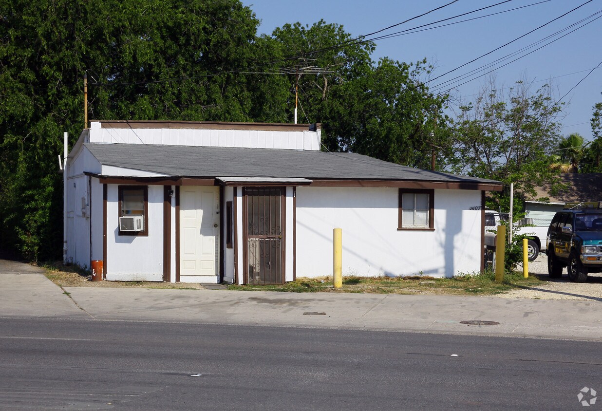 Primary Photo - 3607 Nogalitos St
