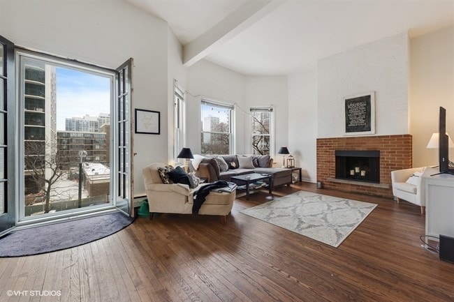 Building Photo - 1528 N La Salle Dr