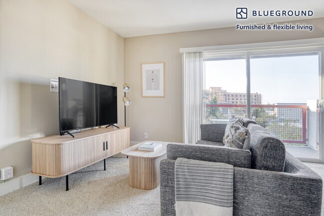 Building Photo - 3061 La Selva St