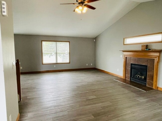 Building Photo - 8575 Fernbrook Dr