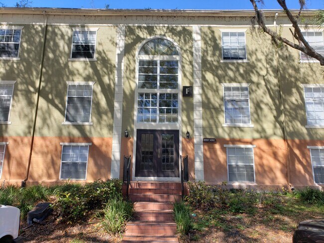 Building Photo - 4003 Versailles Dr