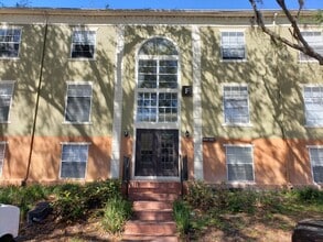 Building Photo - 4003 Versailles Dr