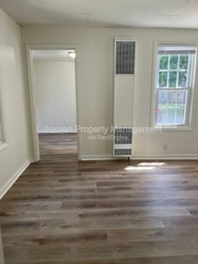 Foto del edificio - 412 E Prairie St