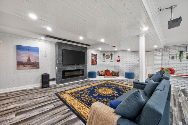 Photo du bâtiment - 14150 McLaughlin Rd