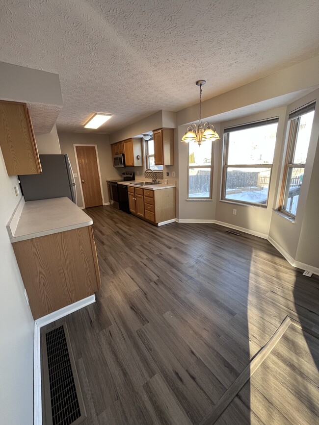 Kitchen and dining room - 8441 Squad Dr