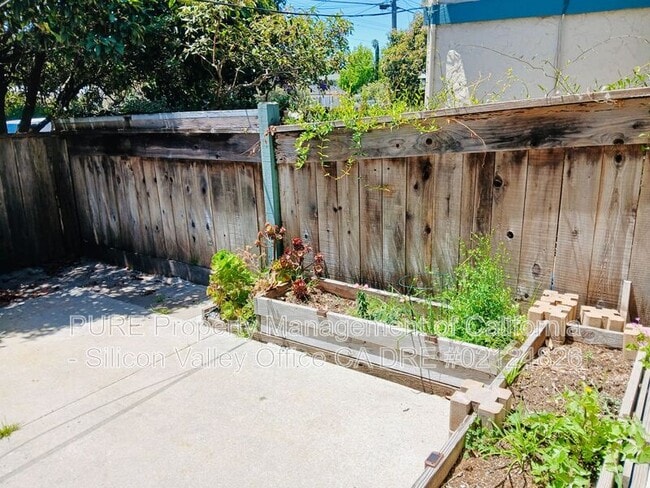 Building Photo - 5485 Soquel Dr