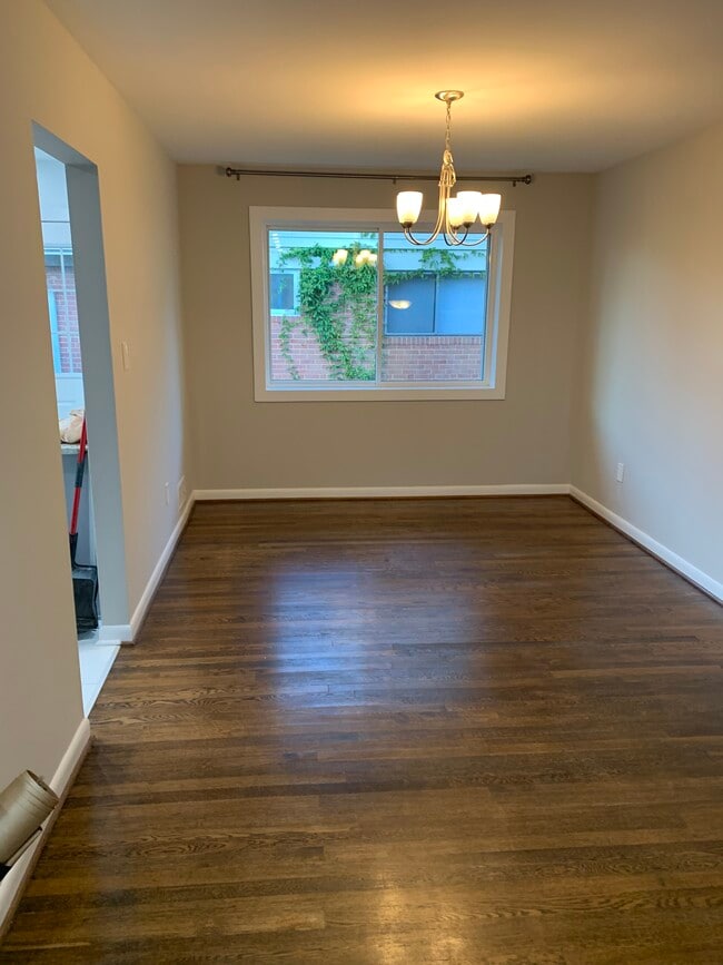 Photo - 10031 Renfrew Rd House