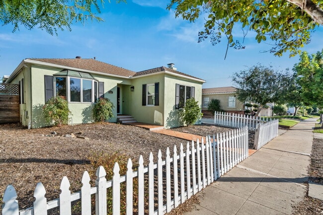 Building Photo - 4565 Estrella Ave