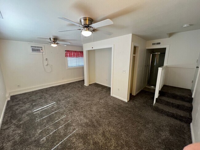 Foto del edificio - 4bd 3 bath