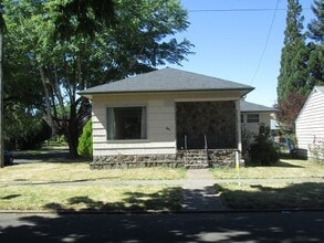 Building Photo - 611 N 3rd St