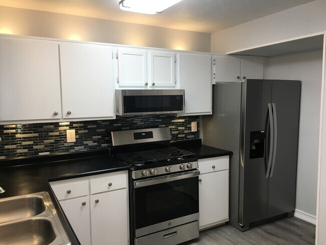 New refrigerator - 2921 Spruce Cir