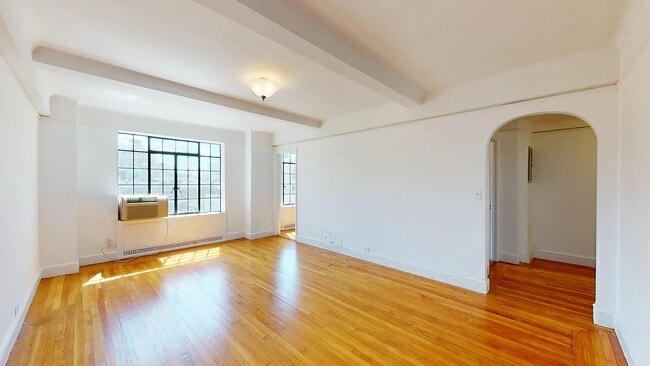 Building Photo - 128 E 56th St