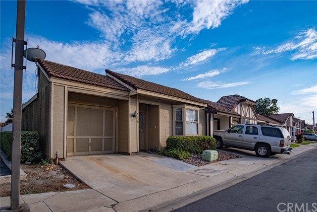 Building Photo - 1750 Terrace Ln