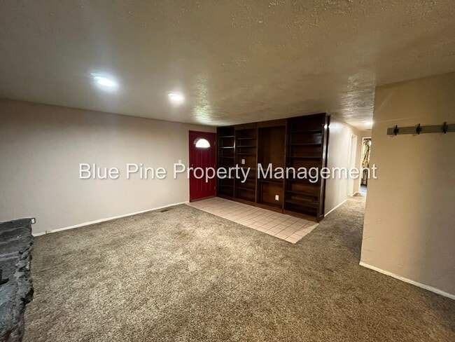 Building Photo - 1080 Halsey St