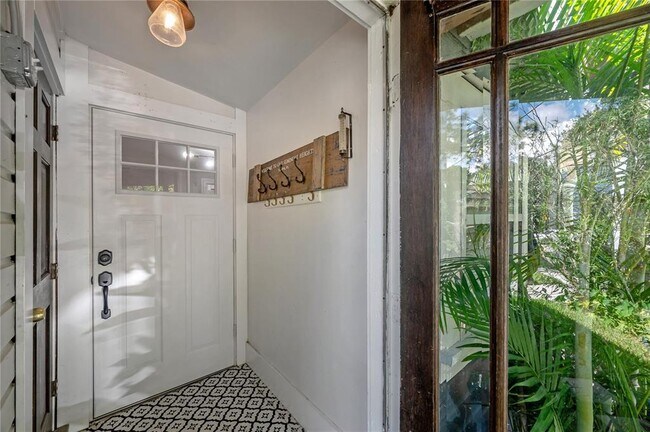 Foto del edificio - 236 W North St