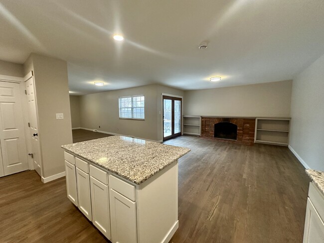 Building Photo - Newly Remodeled 3 Bed/2 Bath Home in Cherr...