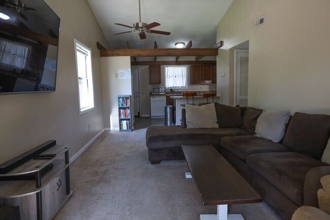 Foto del edificio - Townhome Beauty!