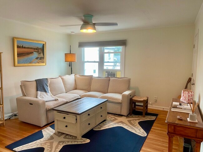 Bright and Airy - 51 Indian Neck Ave