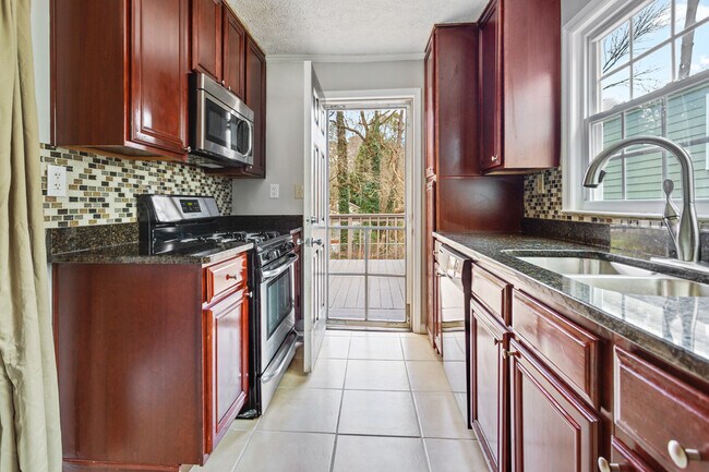 Foto del edificio - 1044 Ralph Rd NE