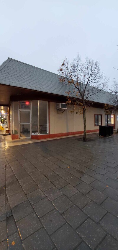 Primary Photo - 100 N Main St