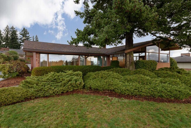 Foto del edificio - 9608 Hilltop Rd