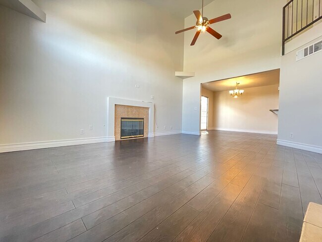 Building Photo - Lovely townhome in The Pueblo Village of S...