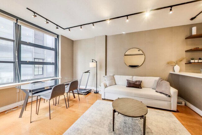 Foto del edificio - Beautiful 1 bedroom + 1 Ba + Garage space ...