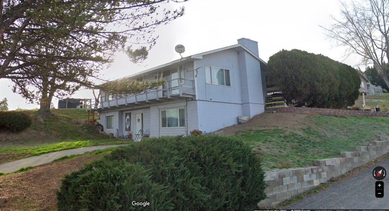 Back of house - 319 NW Crescent Ave
