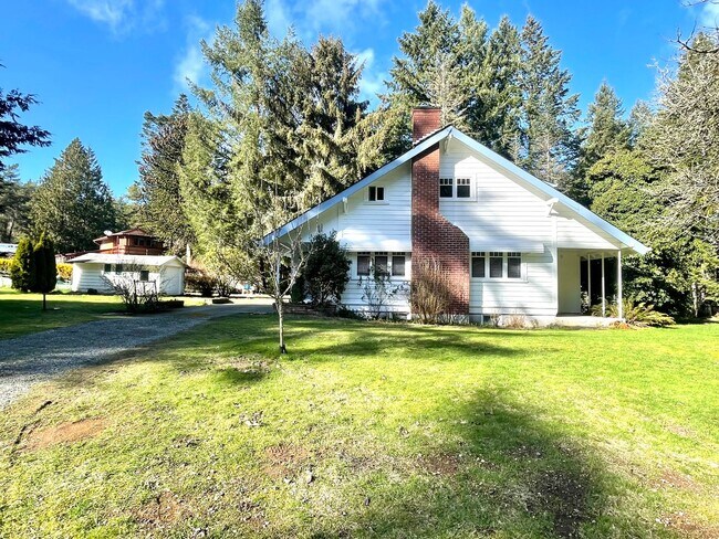 Foto del edificio - Nestled Away In Gig Harbor: A 3 Bedroom wi...