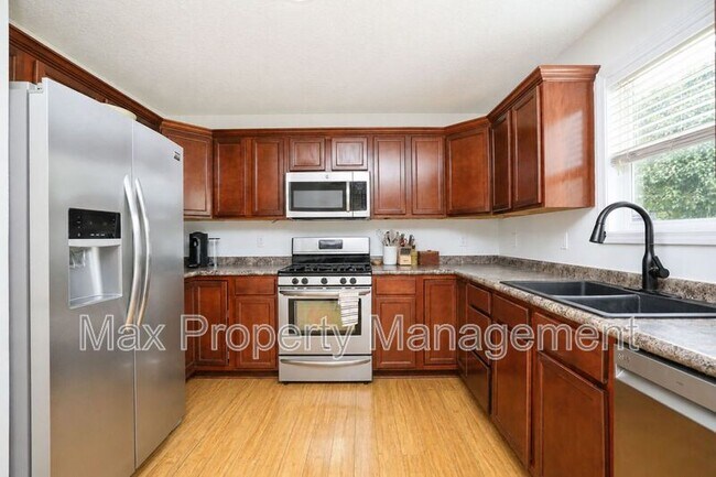 Building Photo - 10419 Stonecrest Dr