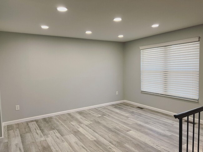 Building Photo - Updated 3BR 1BA Home w/ Garage & Updated Kitchen in Cincinnati