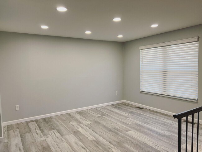 Foto del edificio - Updated 3BR 1BA Home w/ Garage & Updated Kitchen in Cincinnati