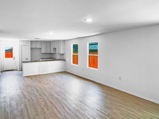 Building Photo - Move In ready
