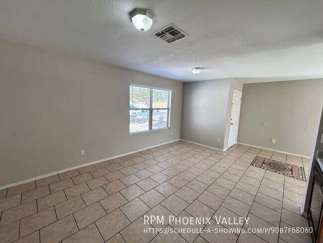 Building Photo - 11613 W Bloomfield Rd