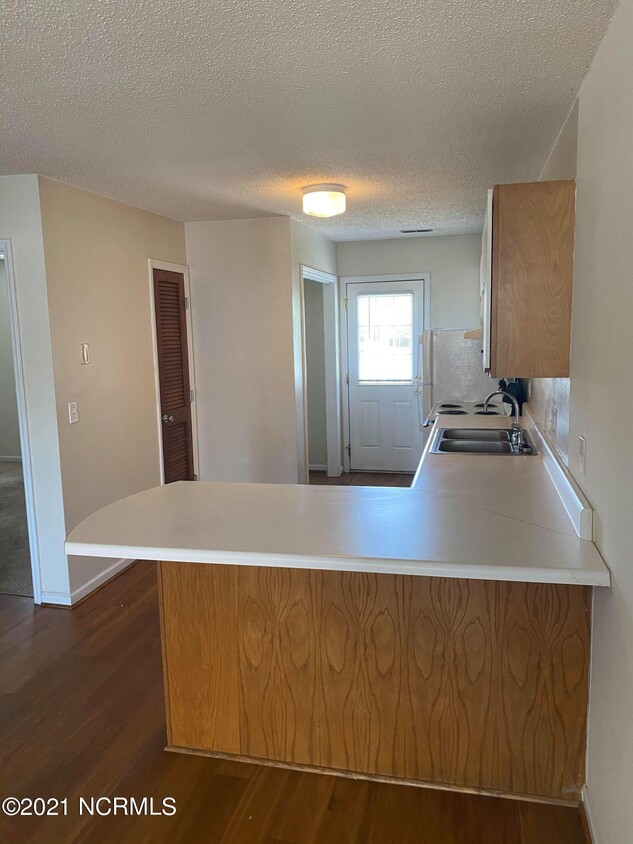 Building Photo - 4002 Whitebridge Dr