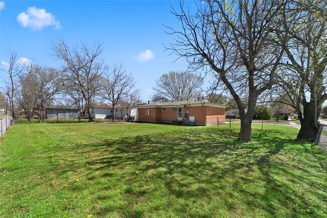 Foto del edificio - 1701 Longview St