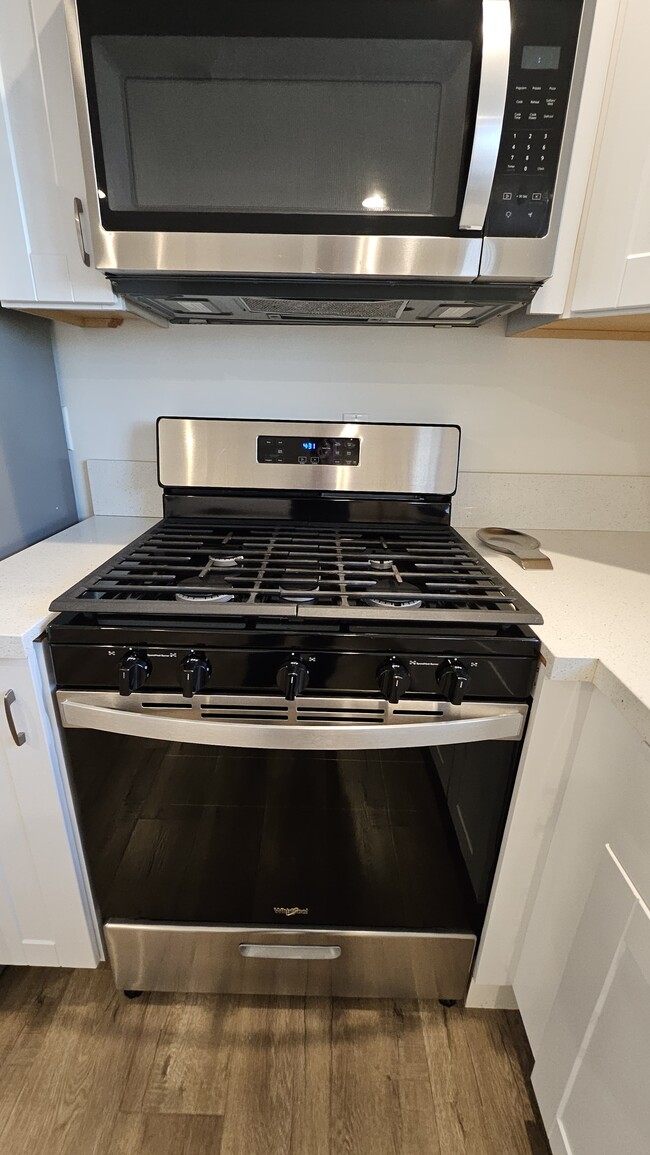 Building Photo - 6241 Bellaire Ave