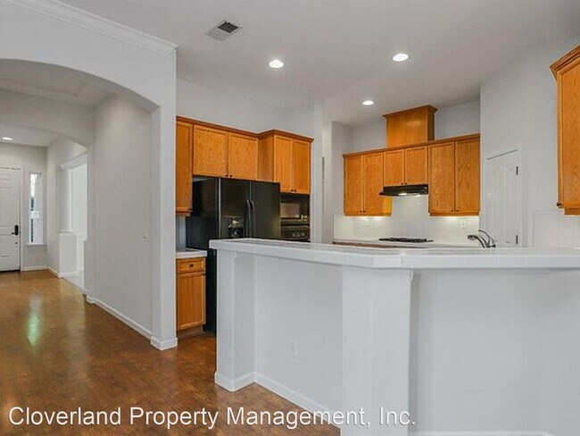 Building Photo - 3 br, 2 bath House - 1350 E. C St.
