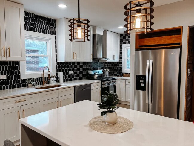 Foto del edificio - 3923 Victory Blvd